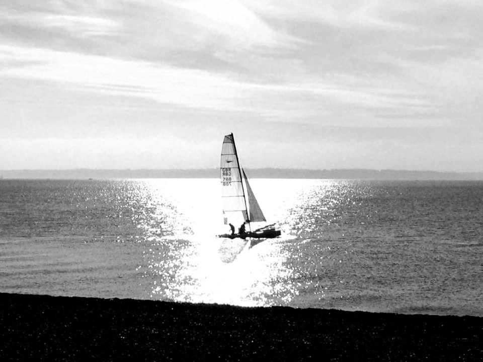 Hotel The Waters Edge Lee-on-the-Solent Esterno foto