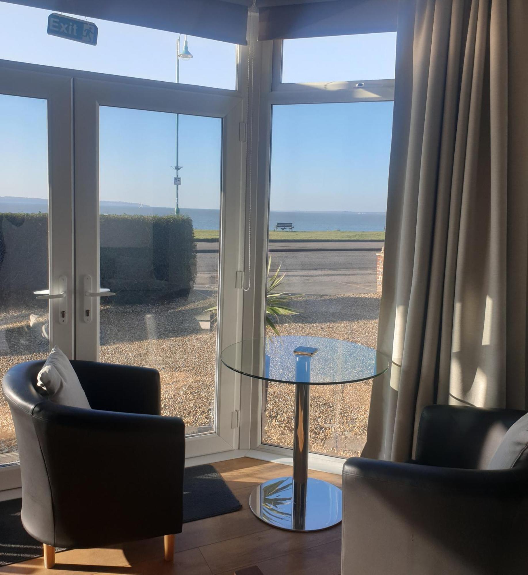 Hotel The Waters Edge Lee-on-the-Solent Esterno foto